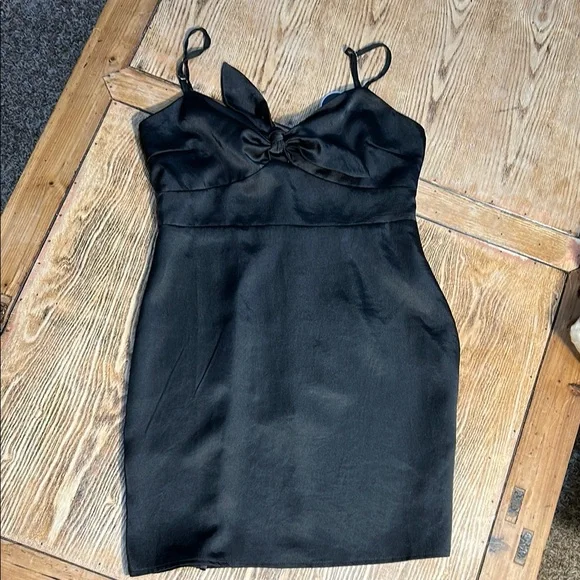 Elegant Black Satin Dress in box 29 - Picture 2 of 7